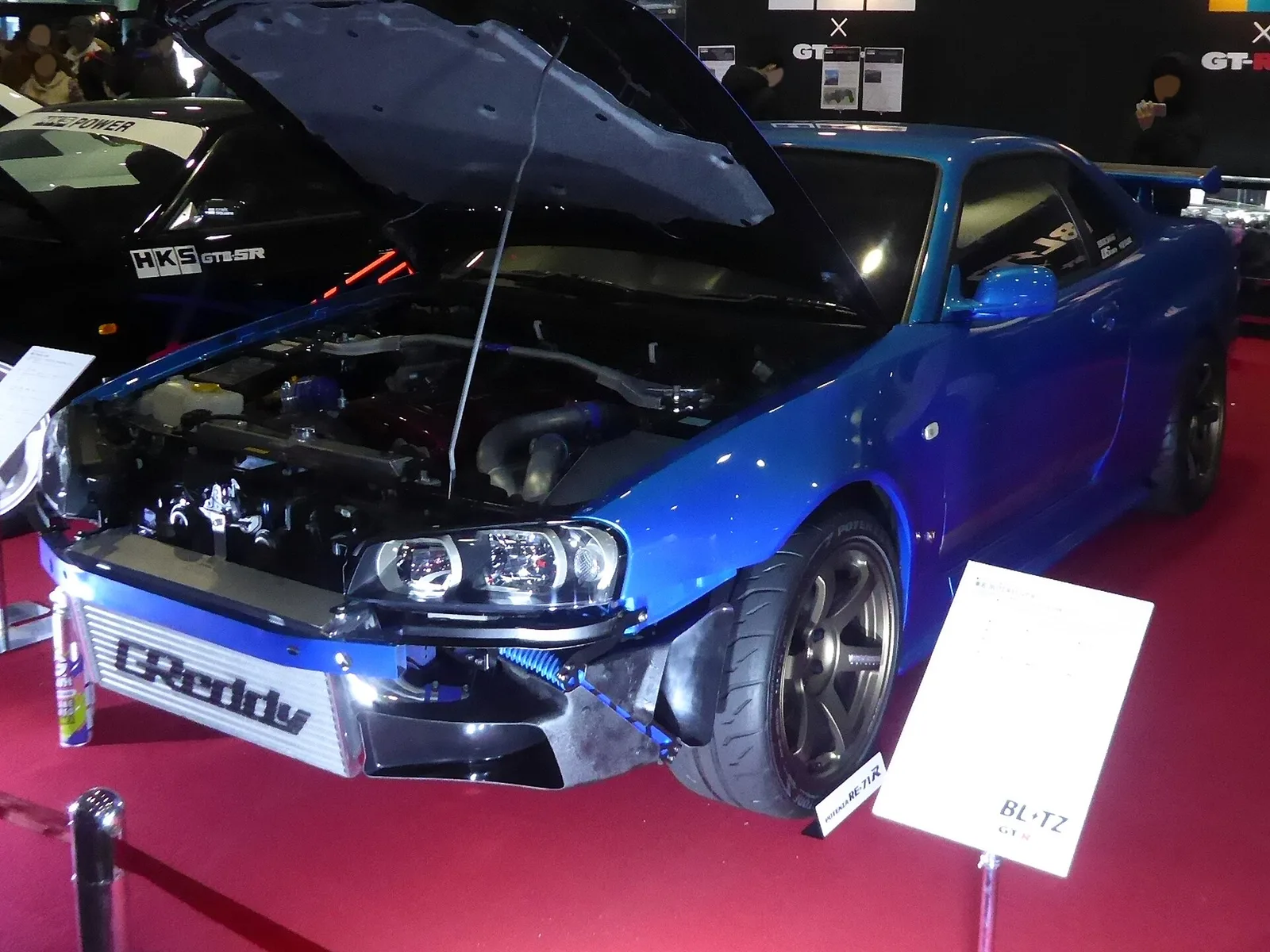 GReddy 34RX บอดี้ Skyline GT-R R34 เปิดฝากระโปรงให้เห็นอินเตอร์คูลเลอร์ GReddy ที่หน้ากันชน