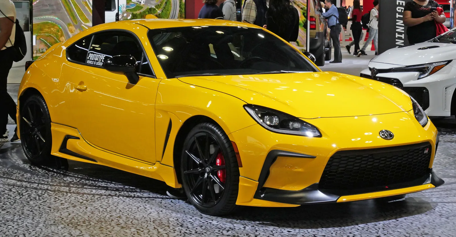 Toyota GR86 Yuzu Special Edition ปี 2026 สีเหลือง มุมหน้าสามส่วนสี่