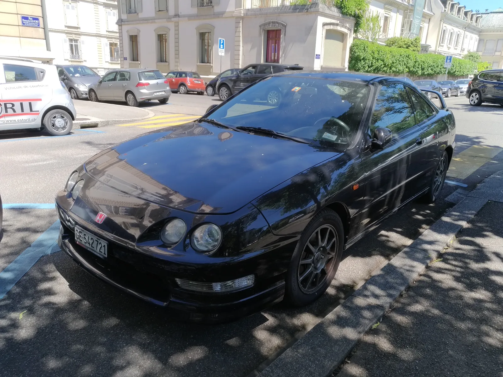 Honda Integra Type R DC2 สีดำ จอดริมถนน อีกรุ่นที่ผูกกับชื่อ Spoon