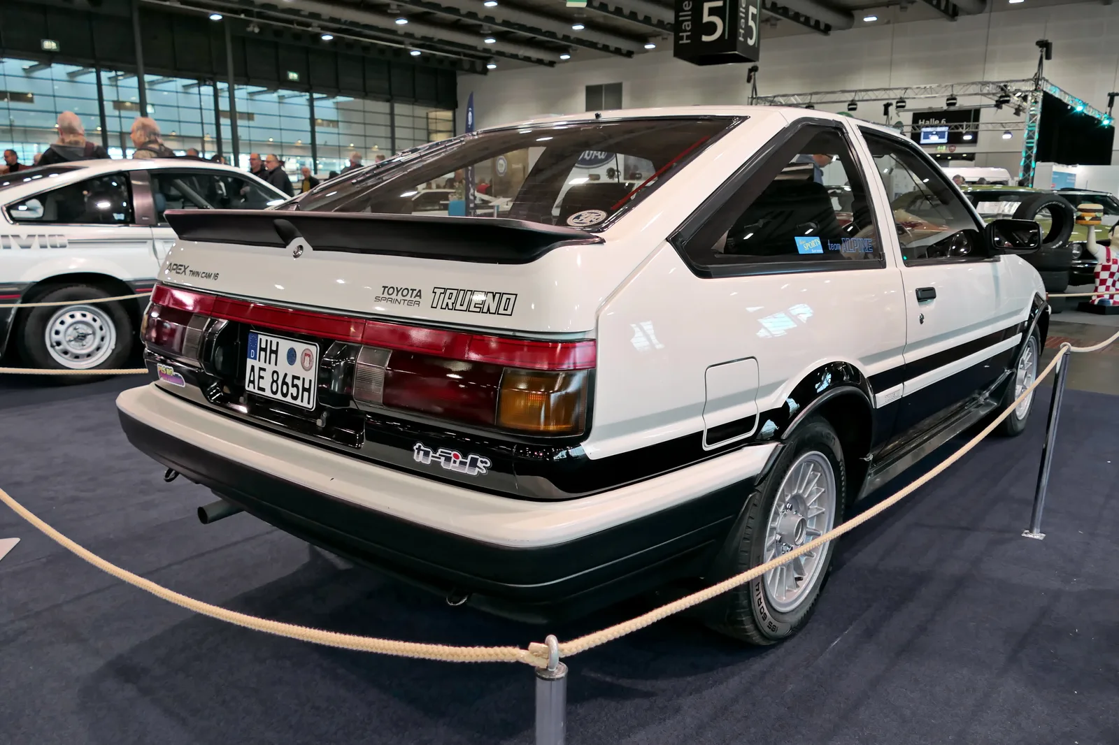 ท้าย Sprinter Trueno GT APEX เห็นไฟท้าย สปอยเลอร์ และตัวอักษรเดิมของรุ่น