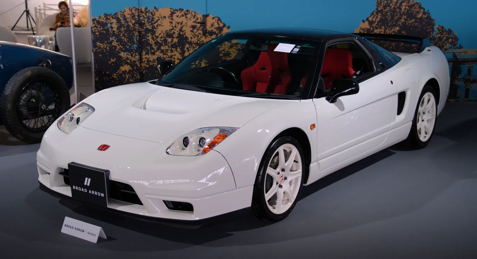 Honda NSX-R สีขาวตั้งบนเวทีบริษัทประมูล ภาพแทนตลาดสะสมที่ราคาขยับทุกปี