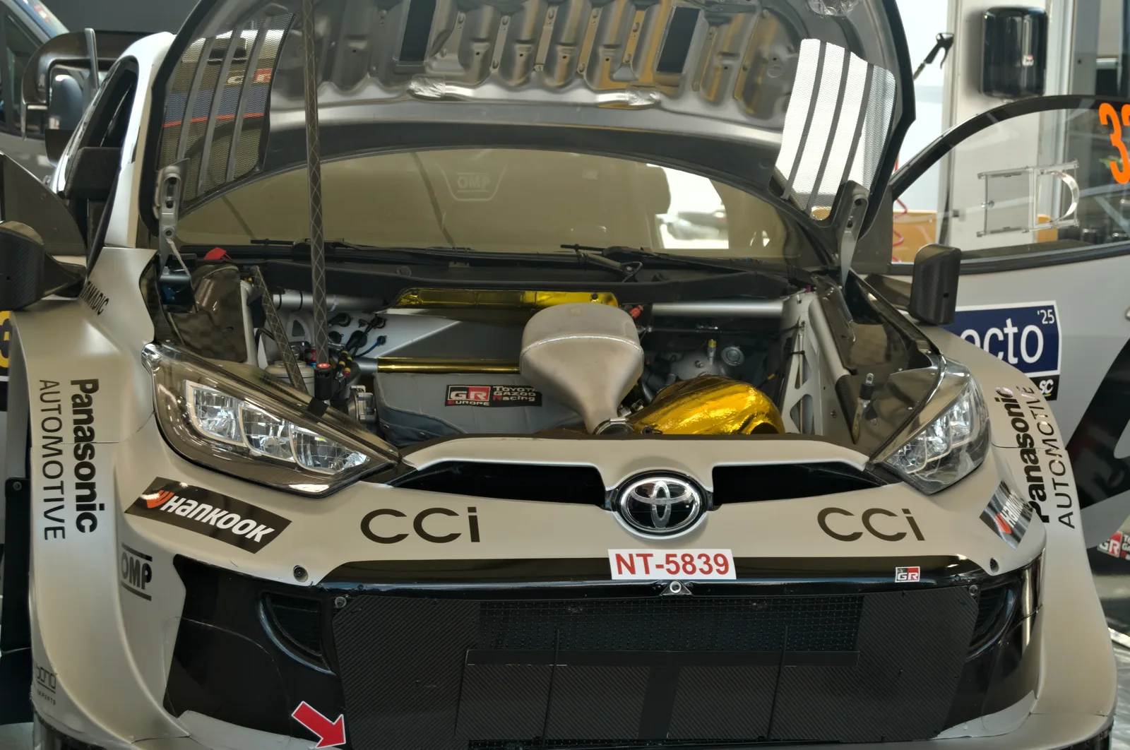 ภาพห้องเครื่องเปิดฝากระโปรงของ GR Yaris Rally1 โชว์รายละเอียดเทคนิคระดับแข่งขัน