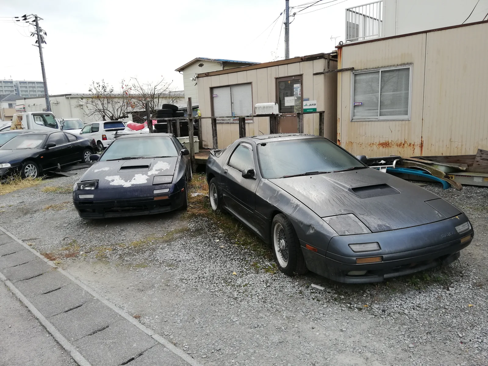 RX-7 FC3S สองคันจอดทิ้งไว้ในญี่ปุ่น สีลอก ฝุ่นจับ ตัวอย่างสภาพที่ต้องระวังตอนซื้อ