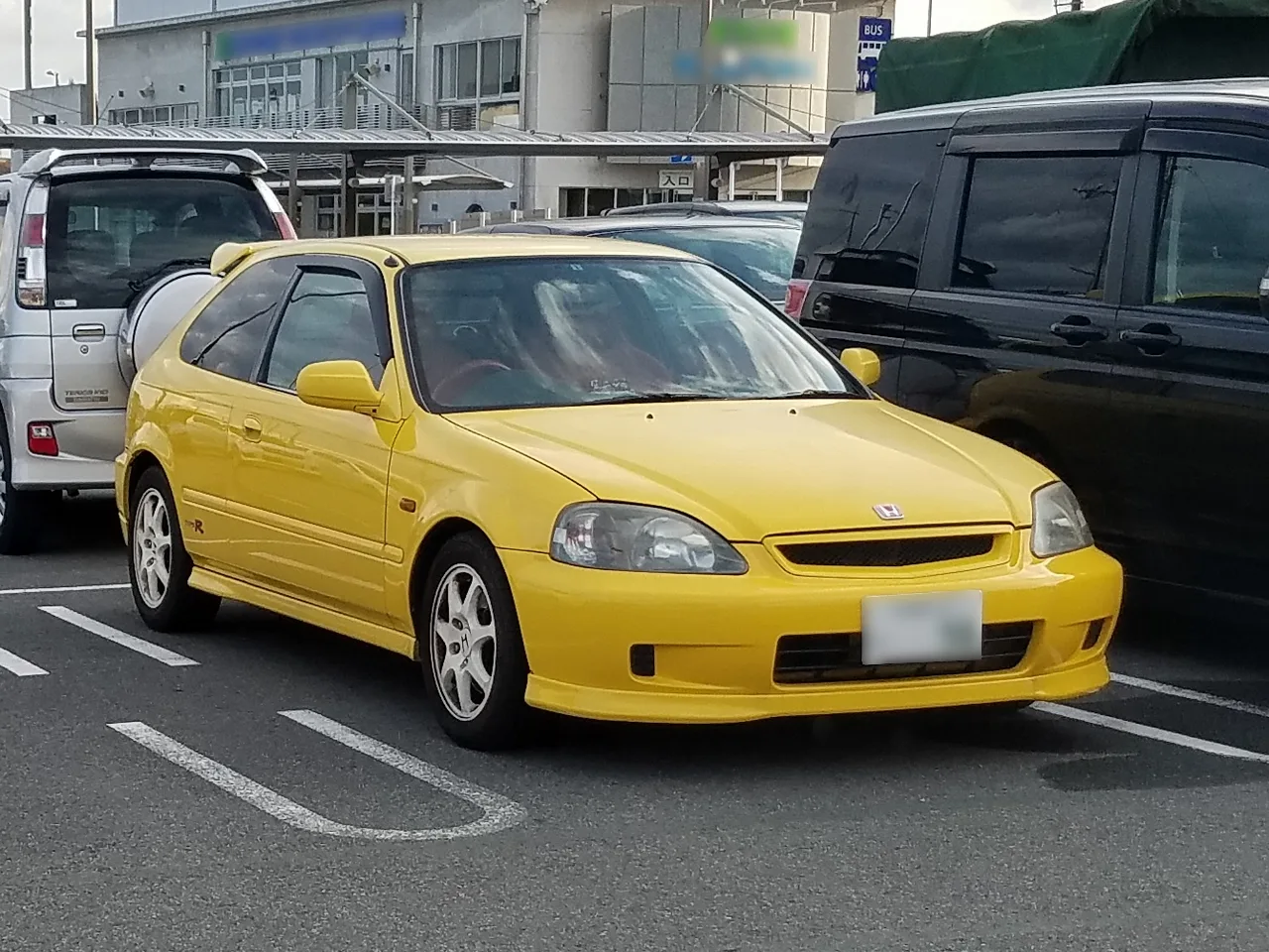 Honda Civic Type R EK9 สีเหลือง มุมหน้าสามส่วน ไฟหน้าและกันชนทรงเดิมครบ