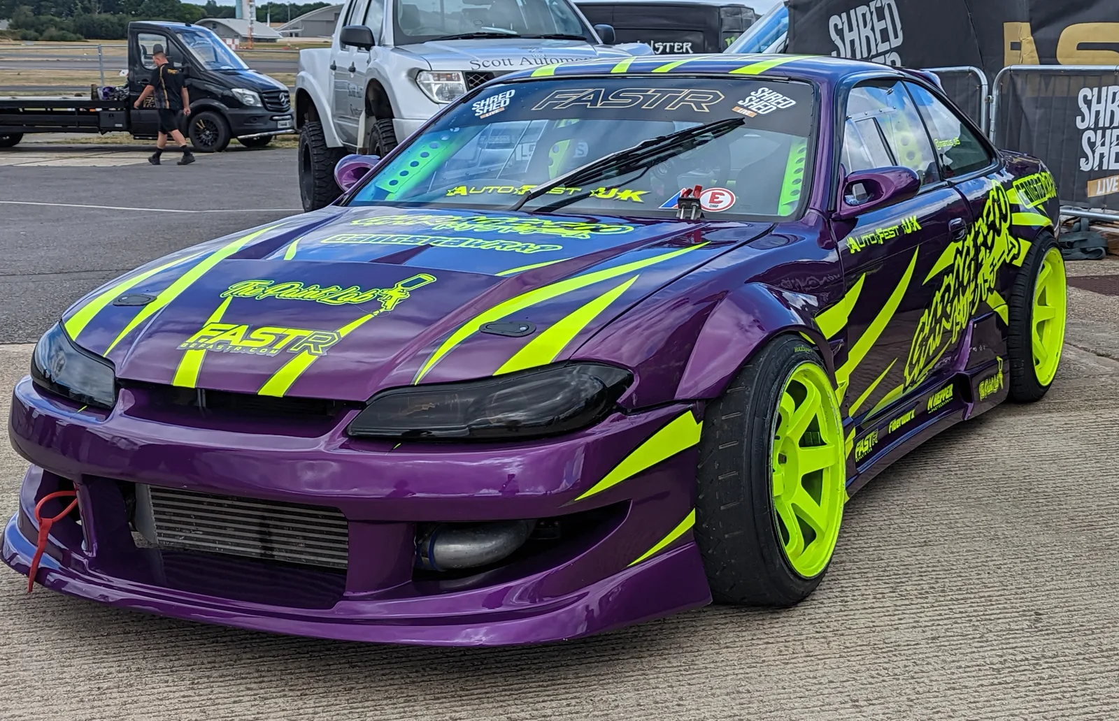 Silvia S15 ม่วงสะท้อนแสง ล้อเขียวนีออน มุมหน้าสามส่วนในพิทดริฟท์