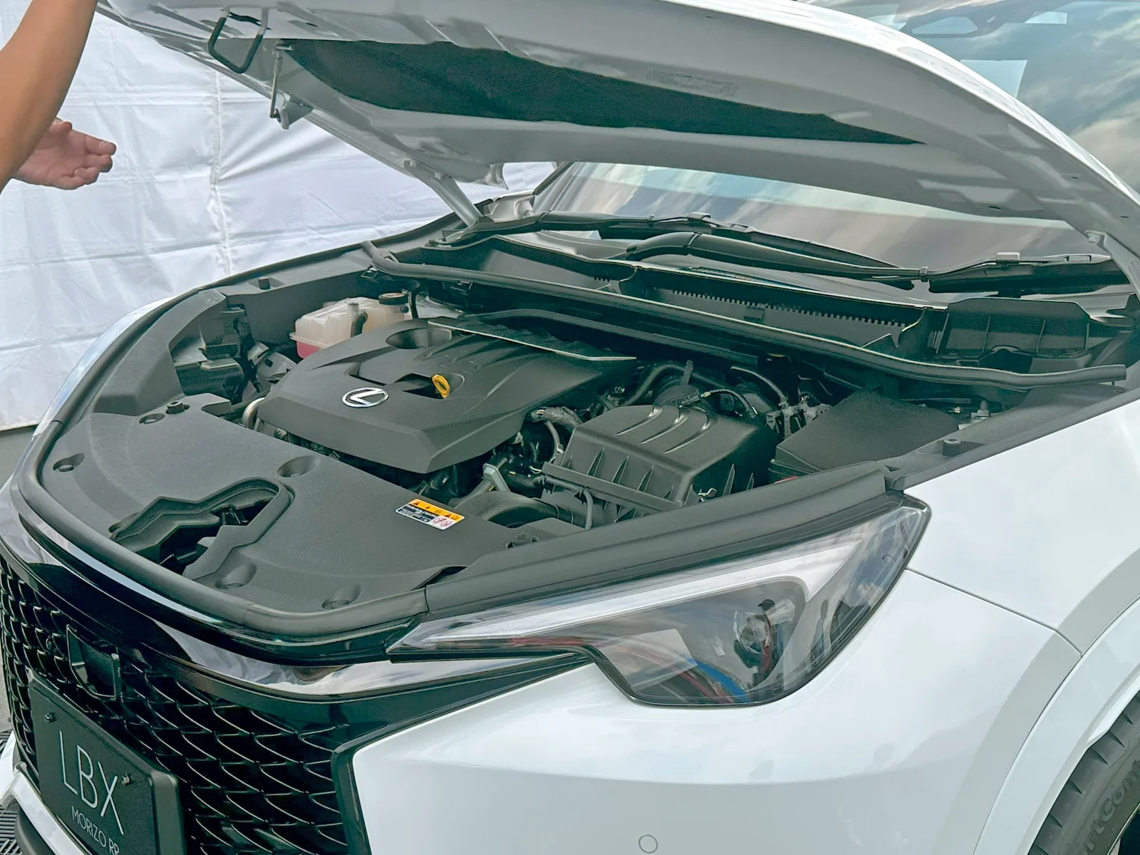 ห้องเครื่อง Lexus LBX Morizo RR เปิดฝากระโปรงให้เห็นเครื่องยนต์