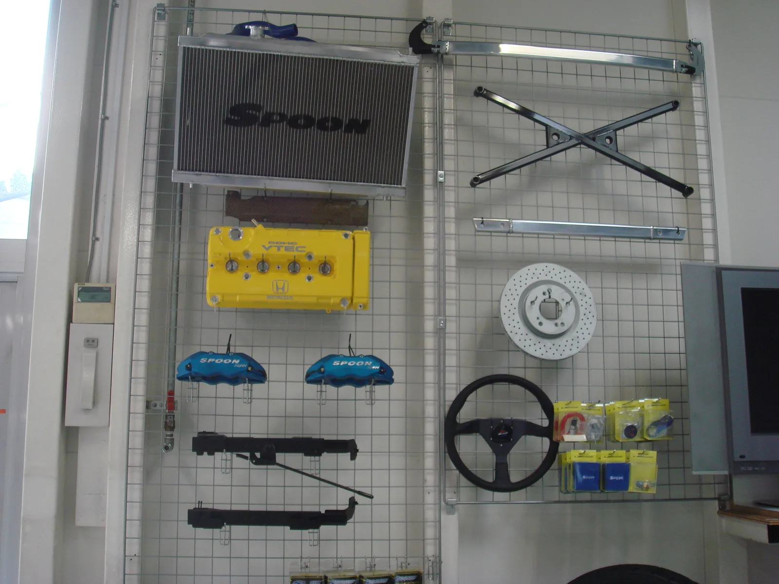 ผนังอะไหล่ Spoon Sports หม้อน้ำ ฝาวาล์ว VTEC คาลิเปอร์ และสตรัทบาร์
