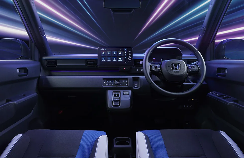 ห้องโดยสาร Honda Super-ONE พวงมาลัยขวา จอกลางและไฟแอมเบียนต์ม่วงฟ้า