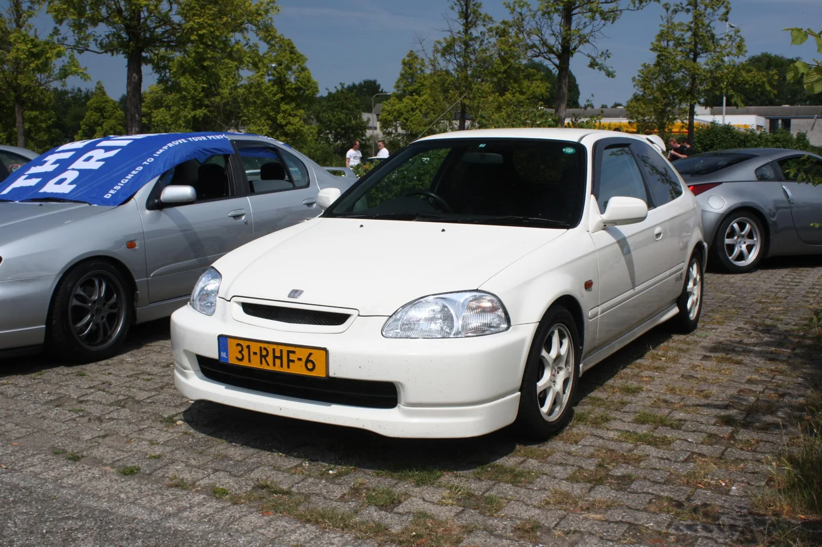 Civic Type R EK9 สีขาว Championship White หน้าสามส่วนในงานรวมตัวยุโรป