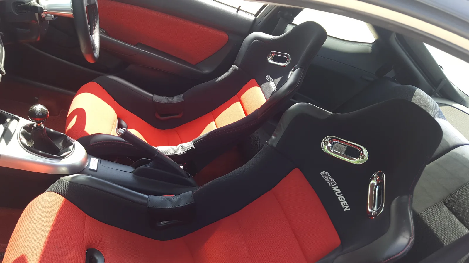 เบาะแบ็กเก็ตดำแดงปักโลโก้ MUGEN ภายใน Integra Type R